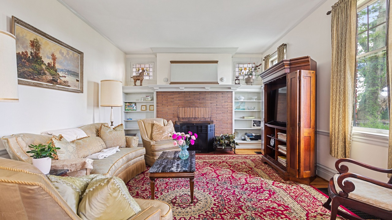 Photo of Livingroom in North Oakland