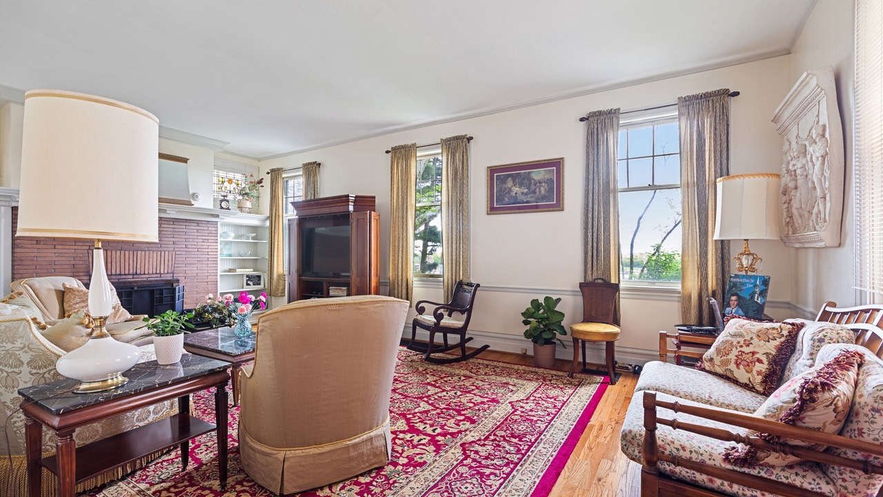 Photo of Livingroom in North Oakland