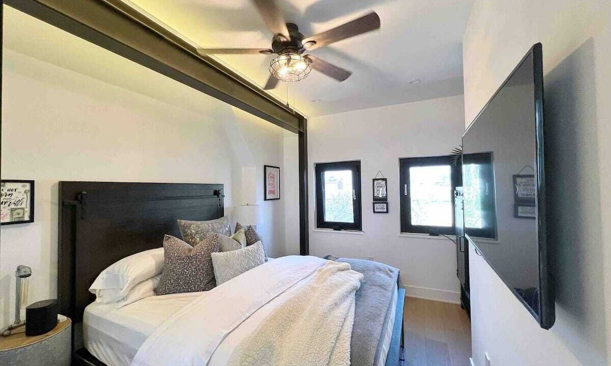 Photo of Bedroom in Columbia Heights