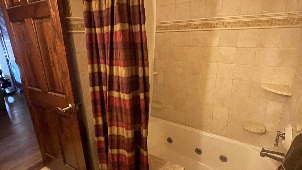 Photo of Bathroom in Admiral Estates