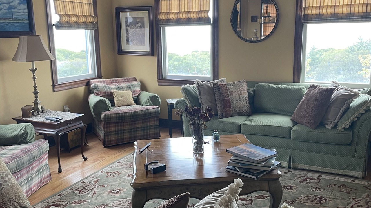 Photo of Livingroom in Admiral Estates