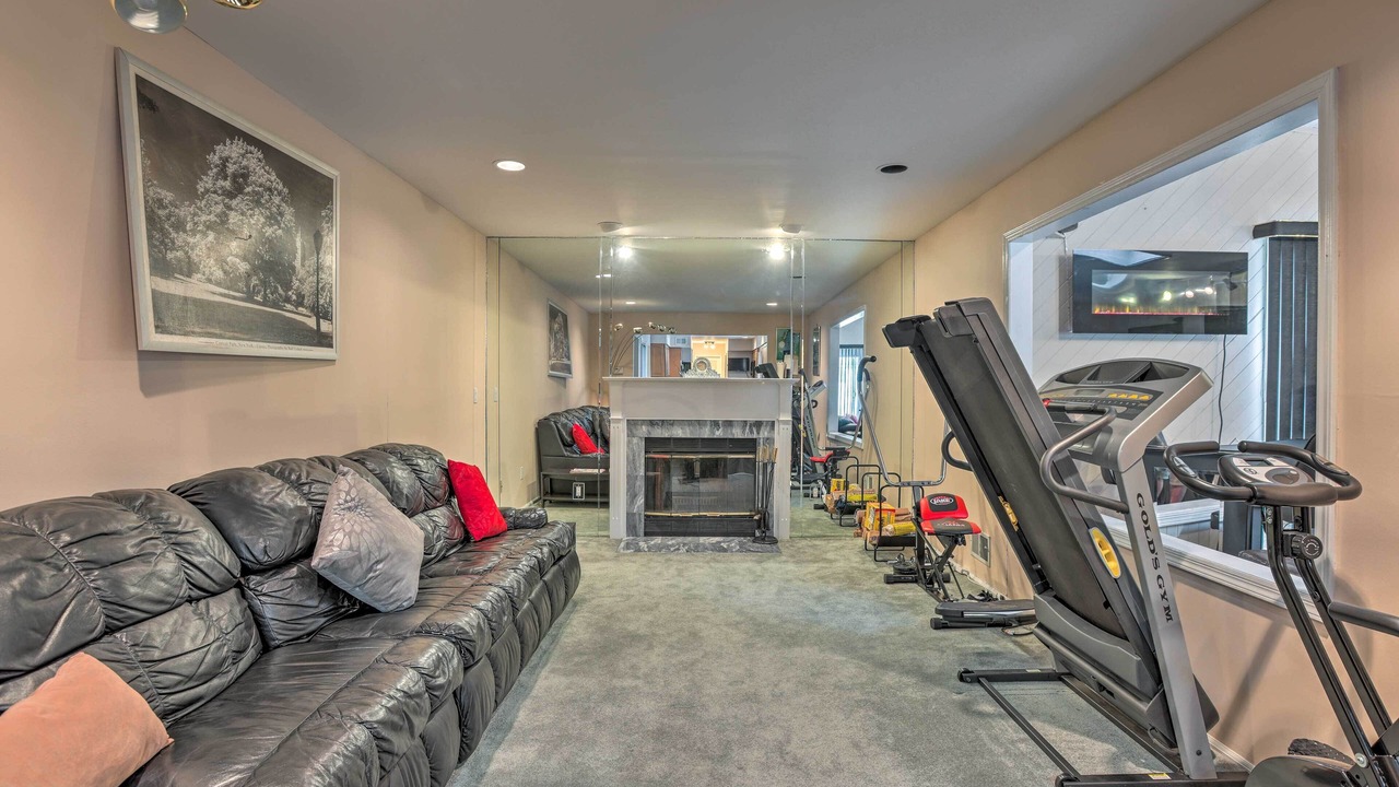 Photo of Livingroom in Adelphia