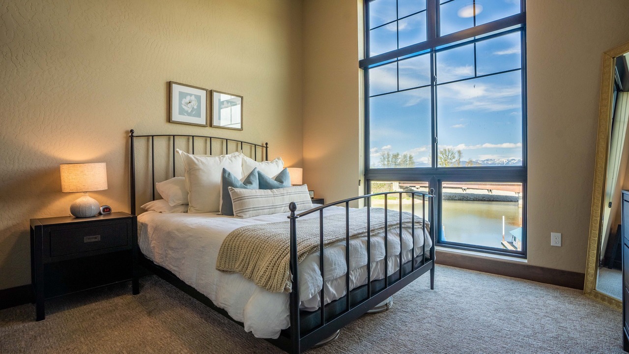 Photo of Bedroom in Sandpoint