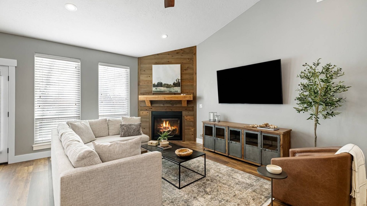 Photo of Livingroom in Depot Bench
