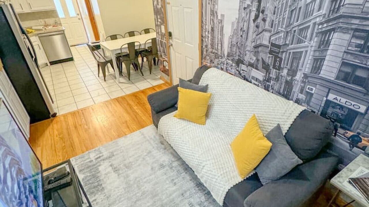 Photo of Livingroom in Ironbound District