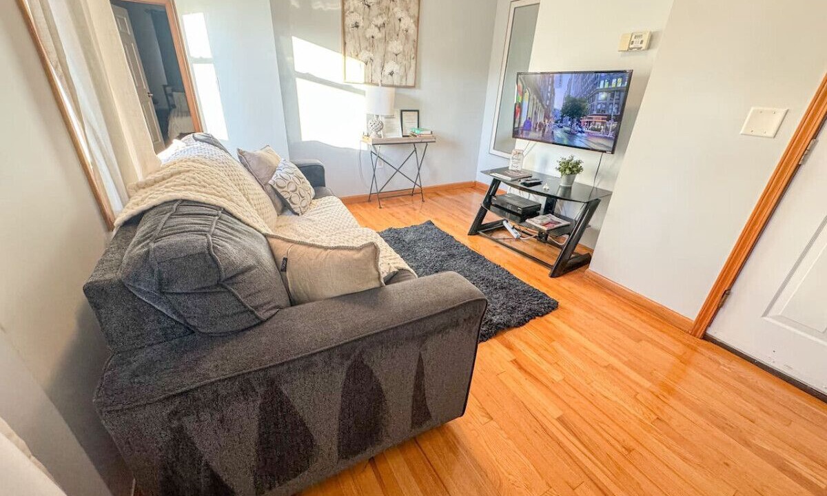 Photo of Livingroom in Ironbound District