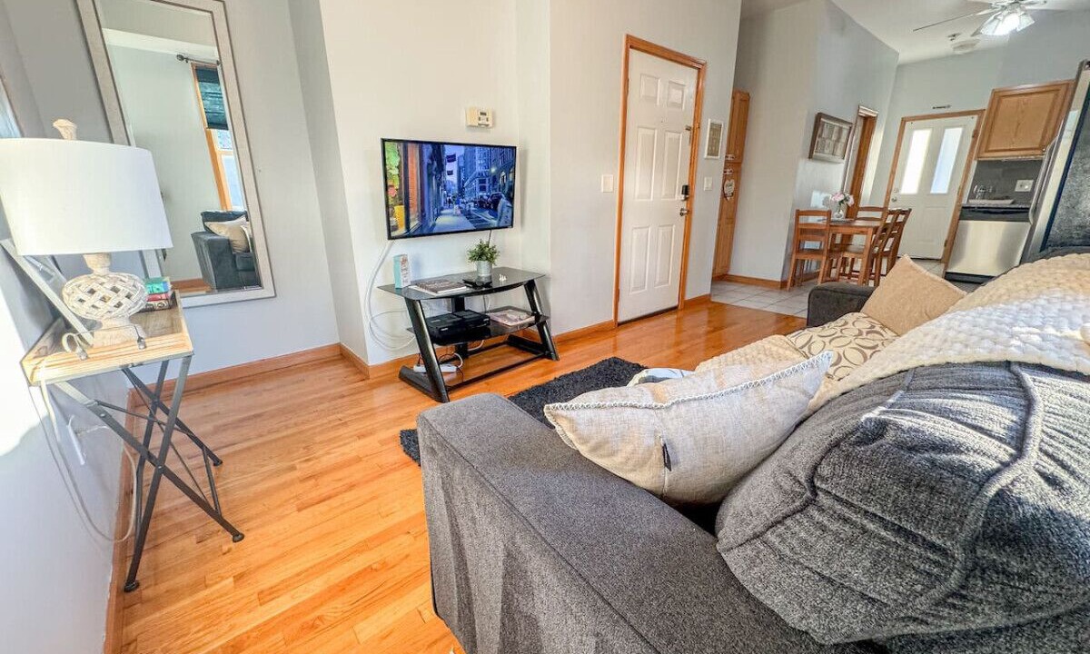 Photo of Livingroom in Ironbound District