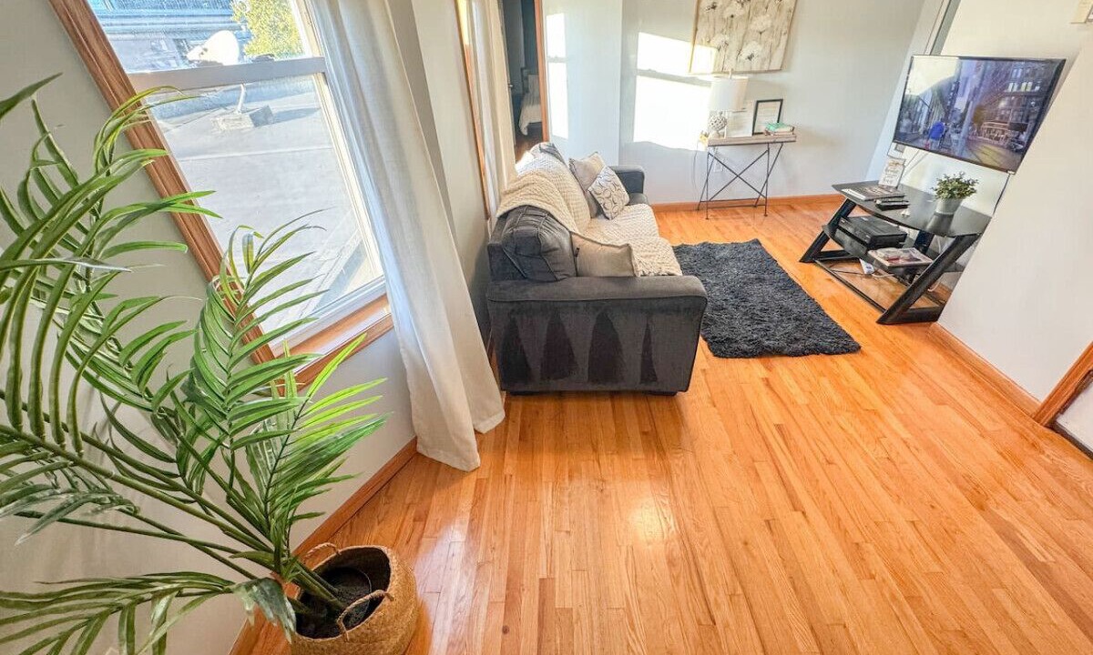 Photo of Livingroom in Ironbound District