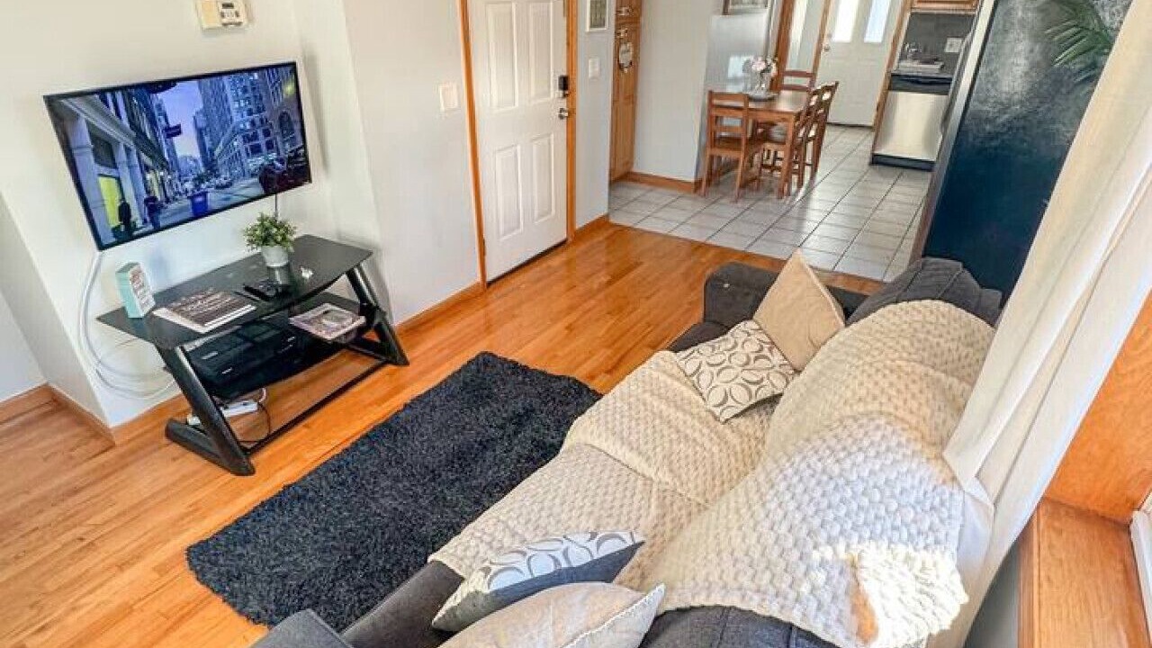 Photo of Livingroom in Ironbound District