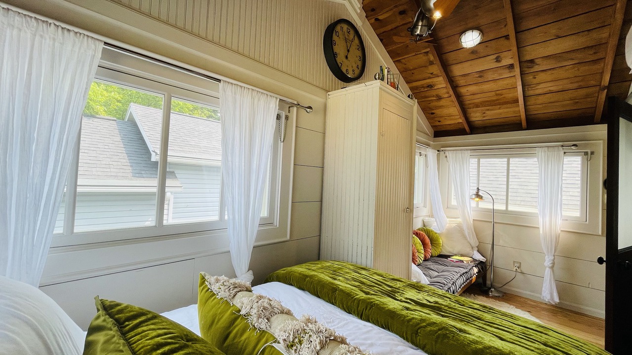 Photo of Bedroom in Lakeside