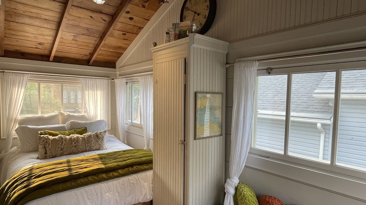 Photo of Bedroom in Lakeside