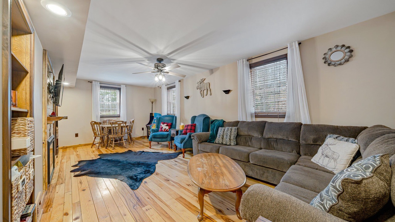 Photo of Livingroom in Jefferson Township