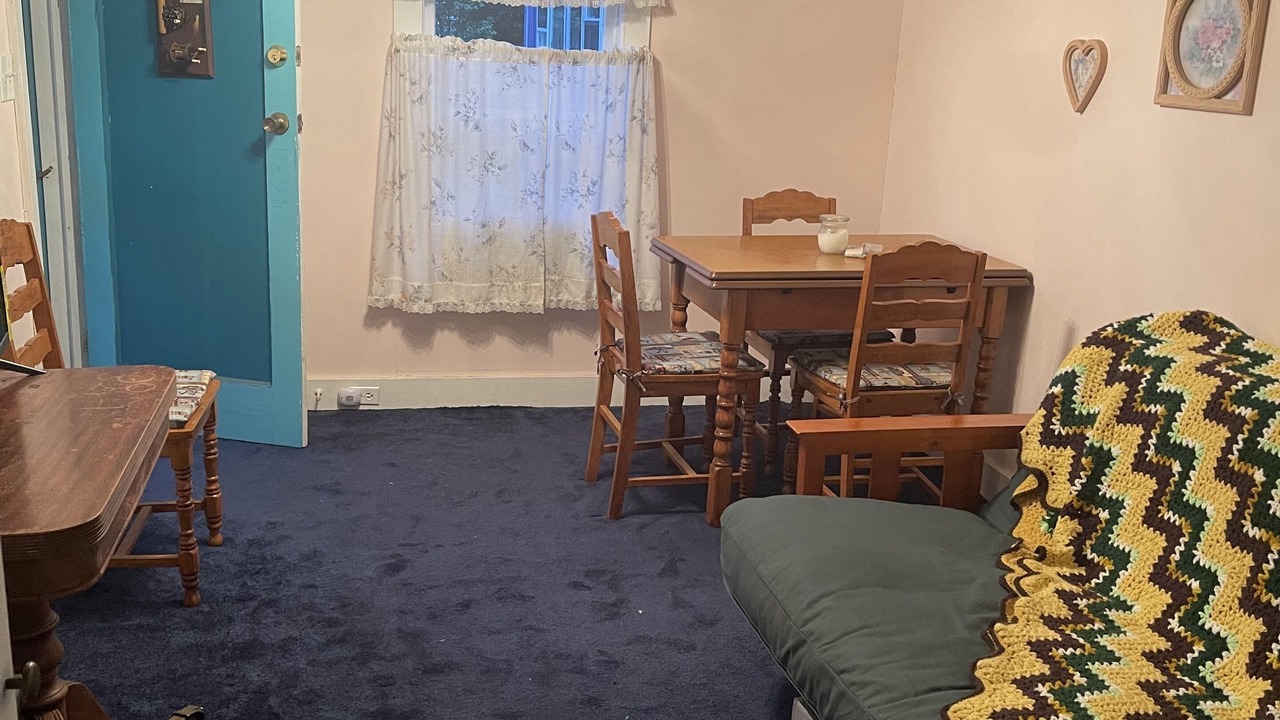 Photo of Livingroom in Aldenville