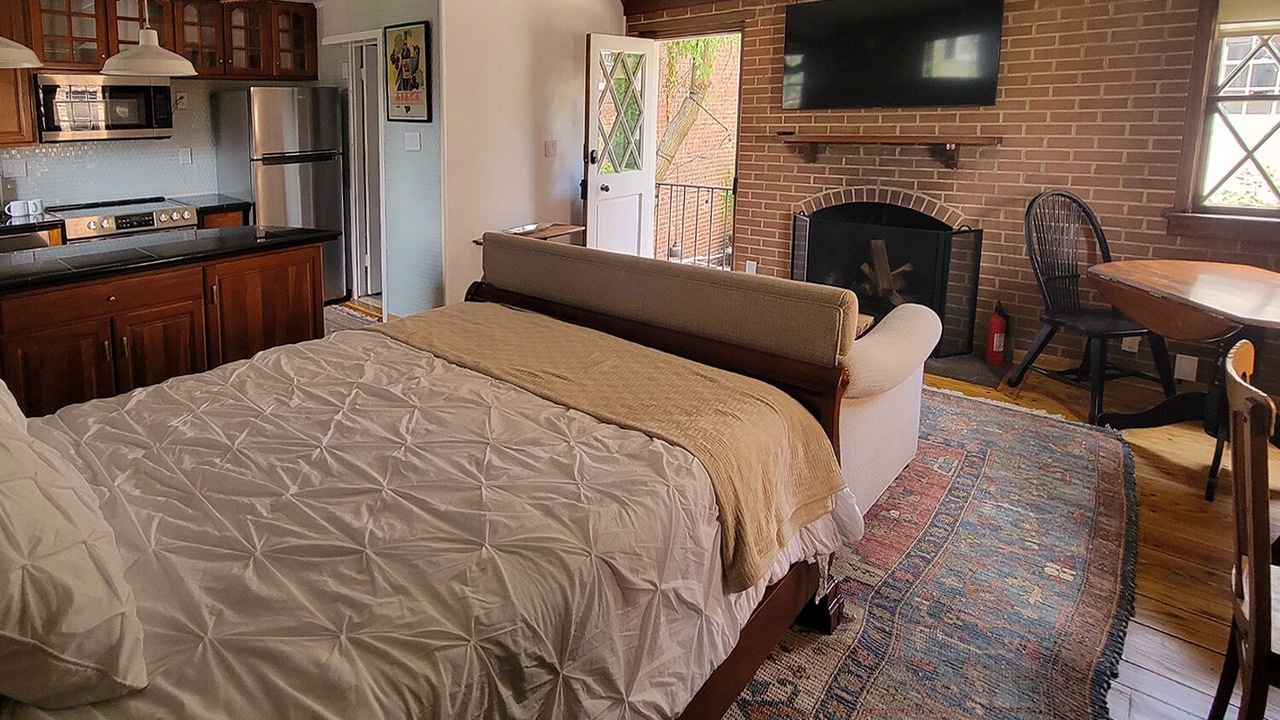 Photo of Bedroom in Old Town Alexandria