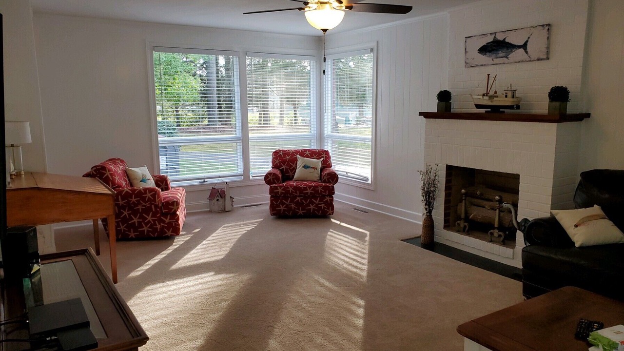 Photo of Livingroom in Mathews