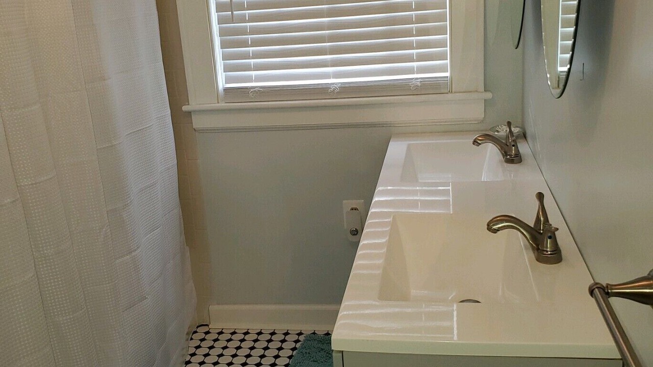 Photo of Bathroom in Mathews