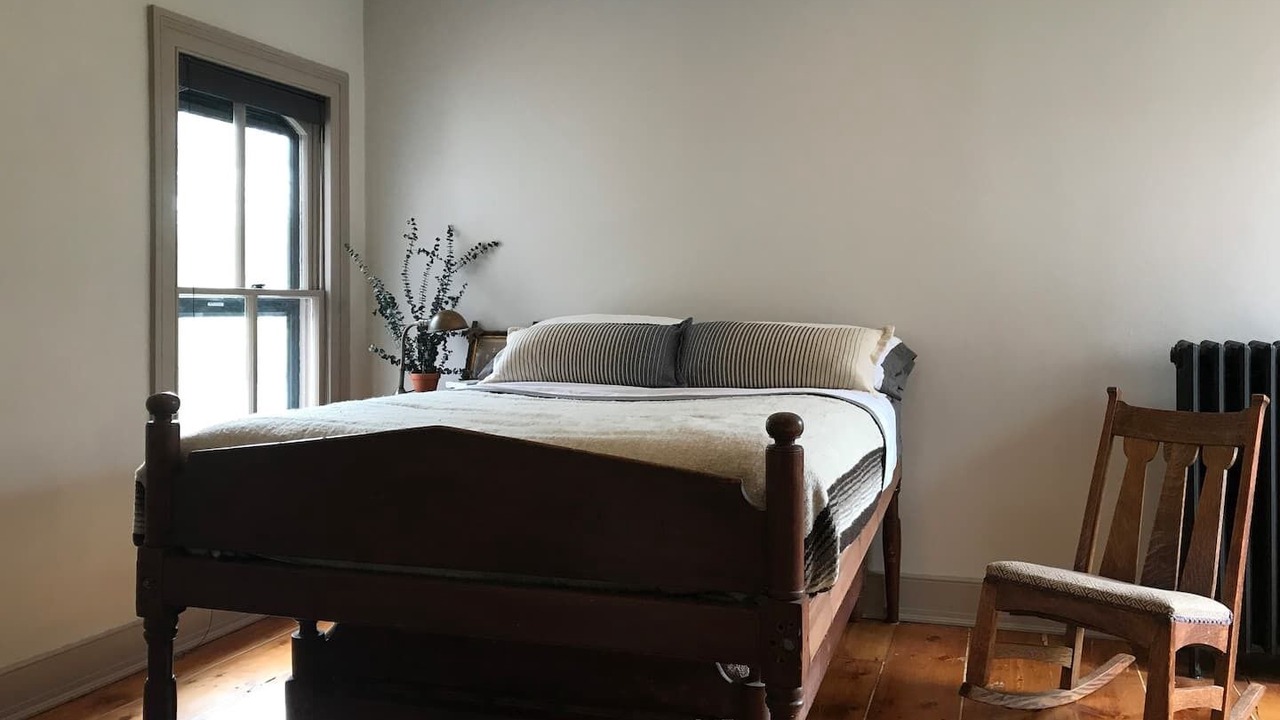 Photo of Bedroom in Kingston Stockade District