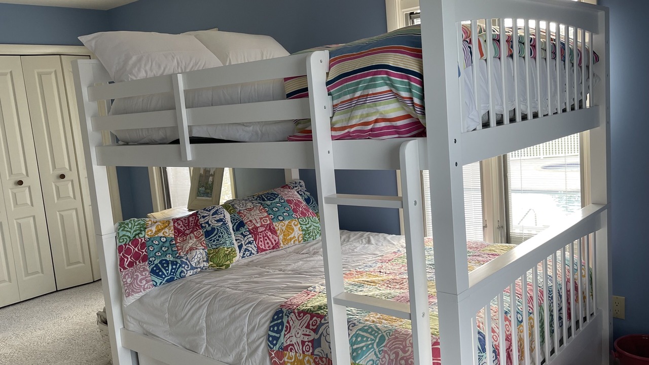 Photo of Bedroom in Admiral Estates