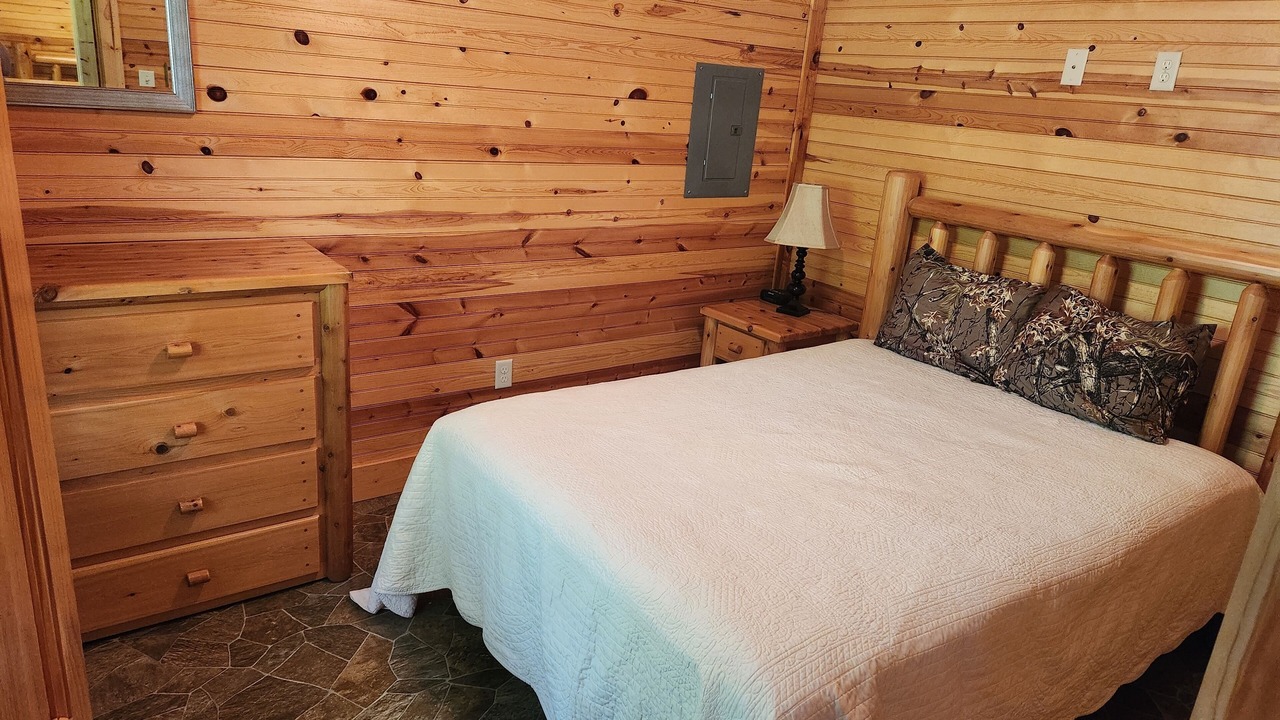 Photo of Bedroom in Clearville