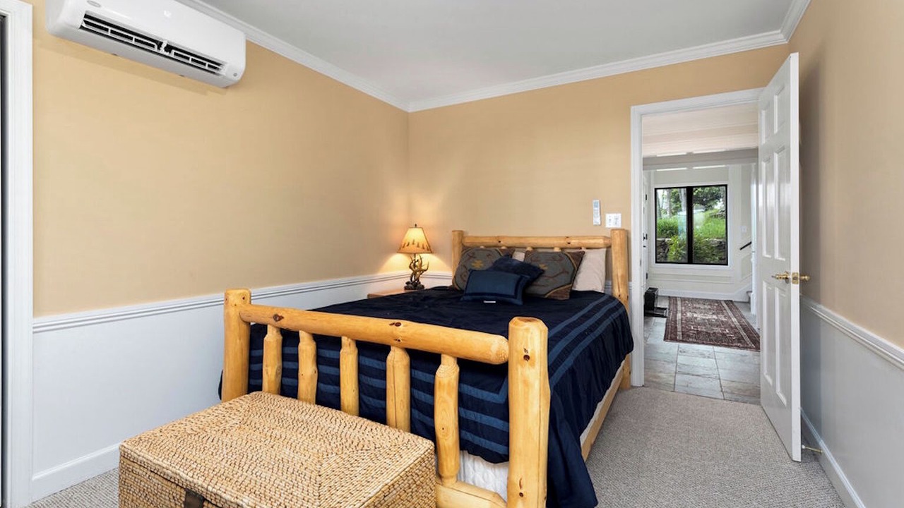 Photo of Bedroom in Roseland