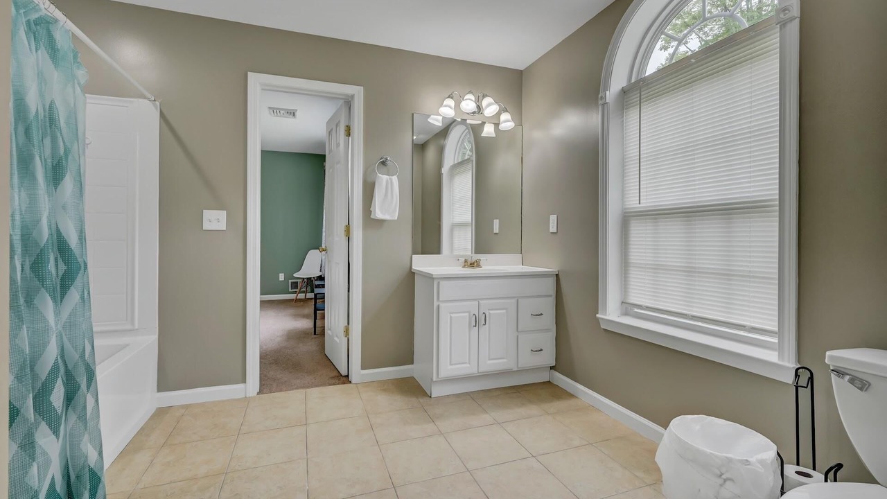 Photo of Bathroom in Bloomingburg