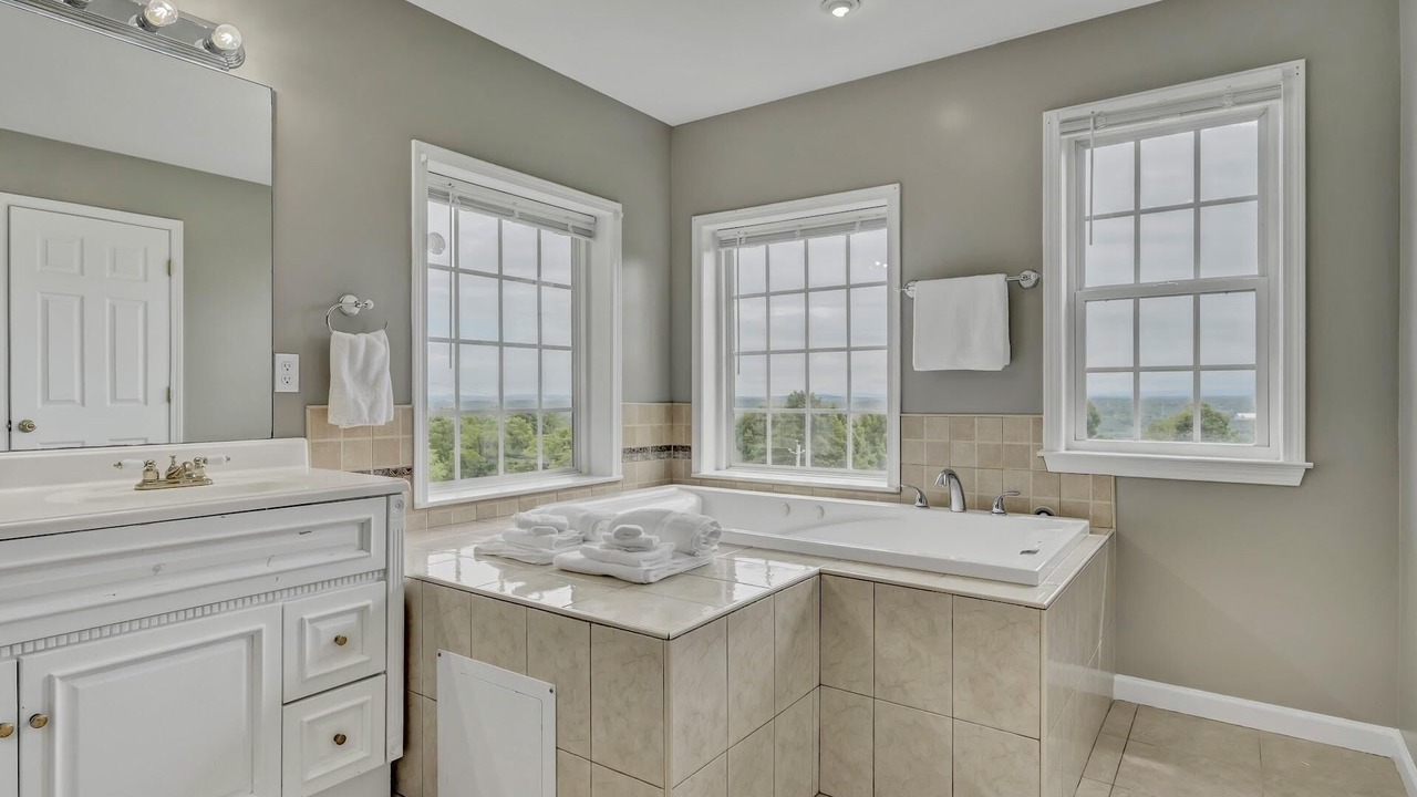 Photo of Bathroom in Bloomingburg