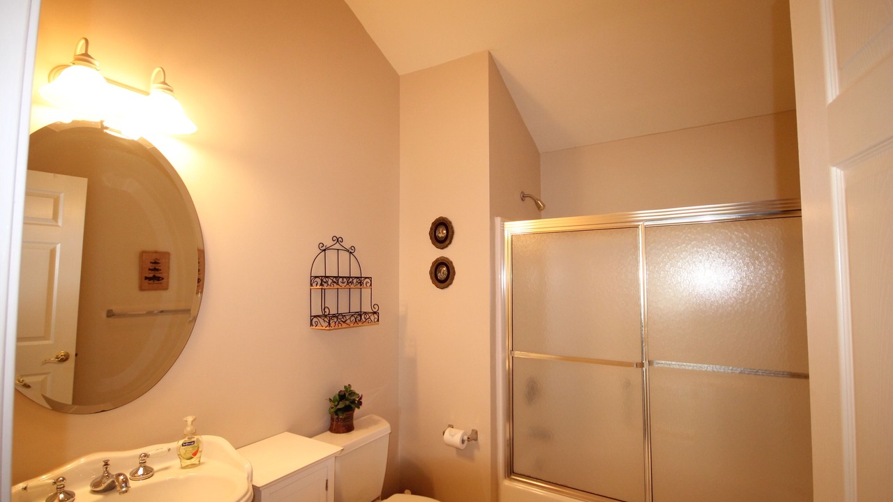 Photo of Bathroom in Admiral Estates