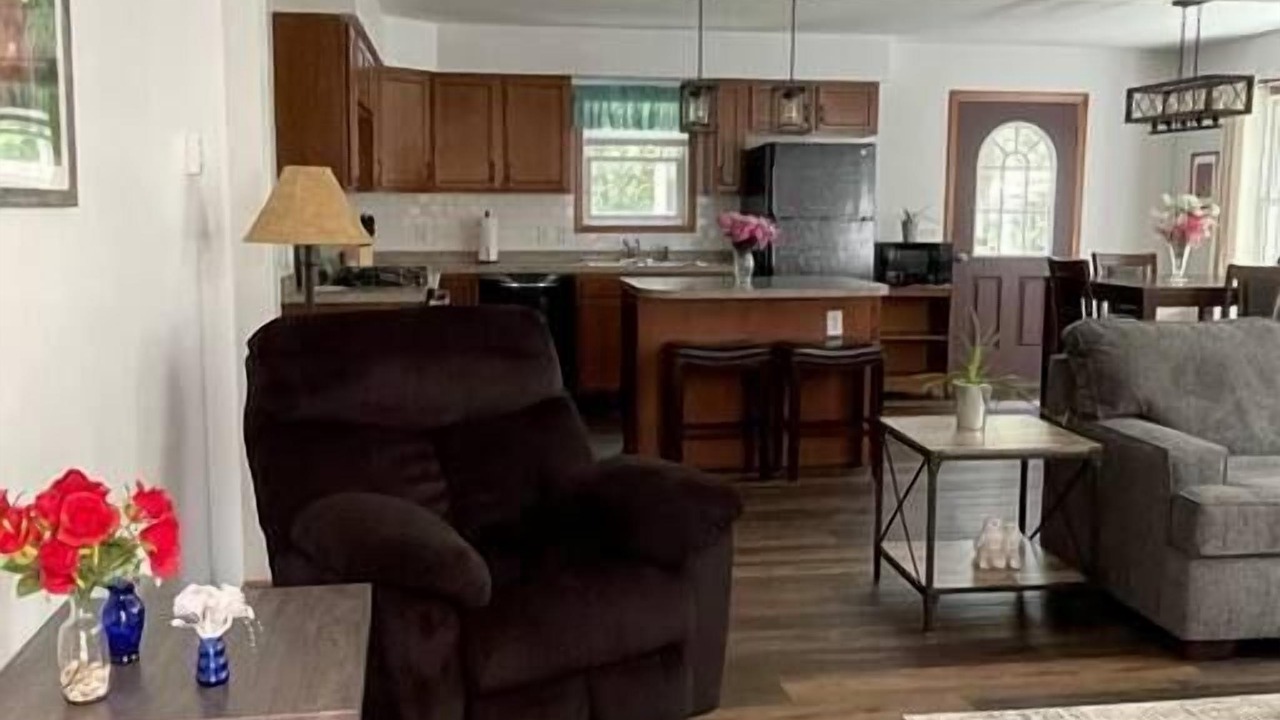 Photo of Bedroom in Benton