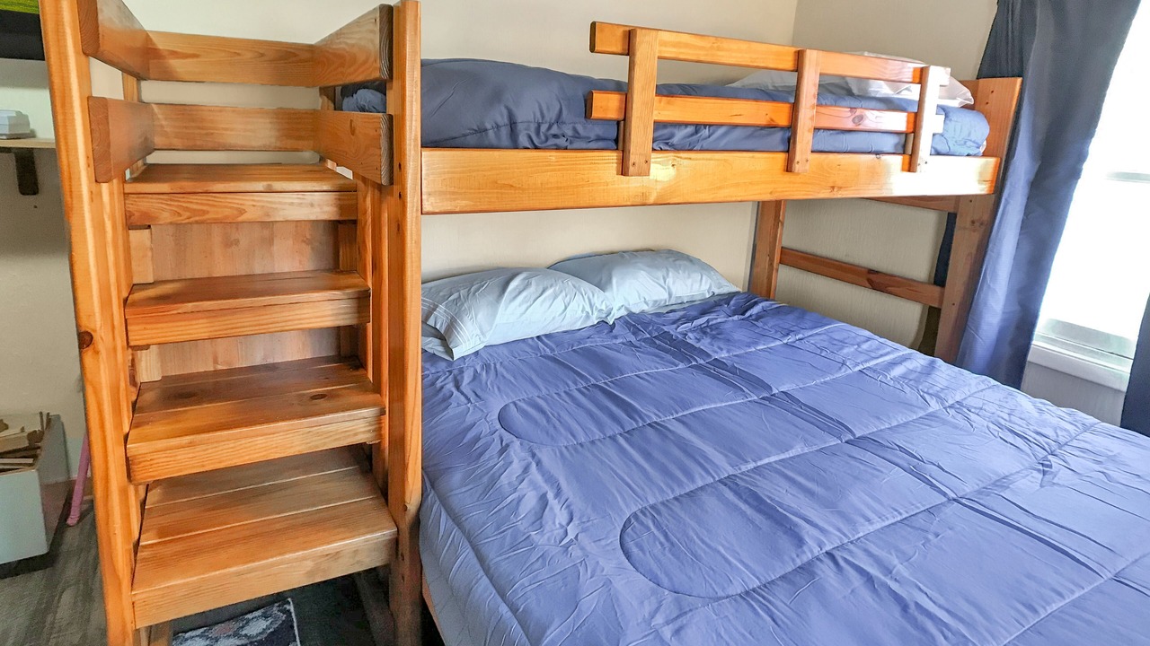 Photo of Bedroom in Nelsonville