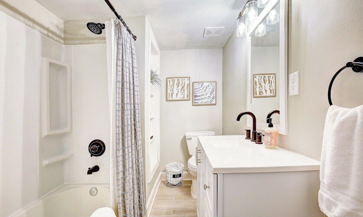 Photo of Bathroom in Lusby