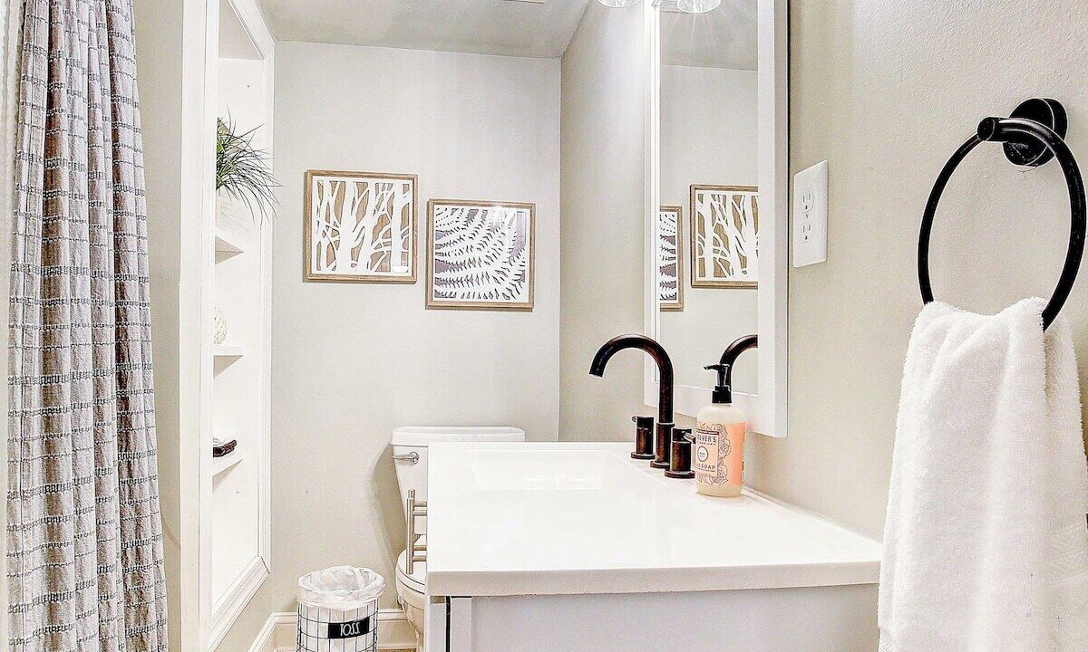 Photo of Bathroom in Lusby