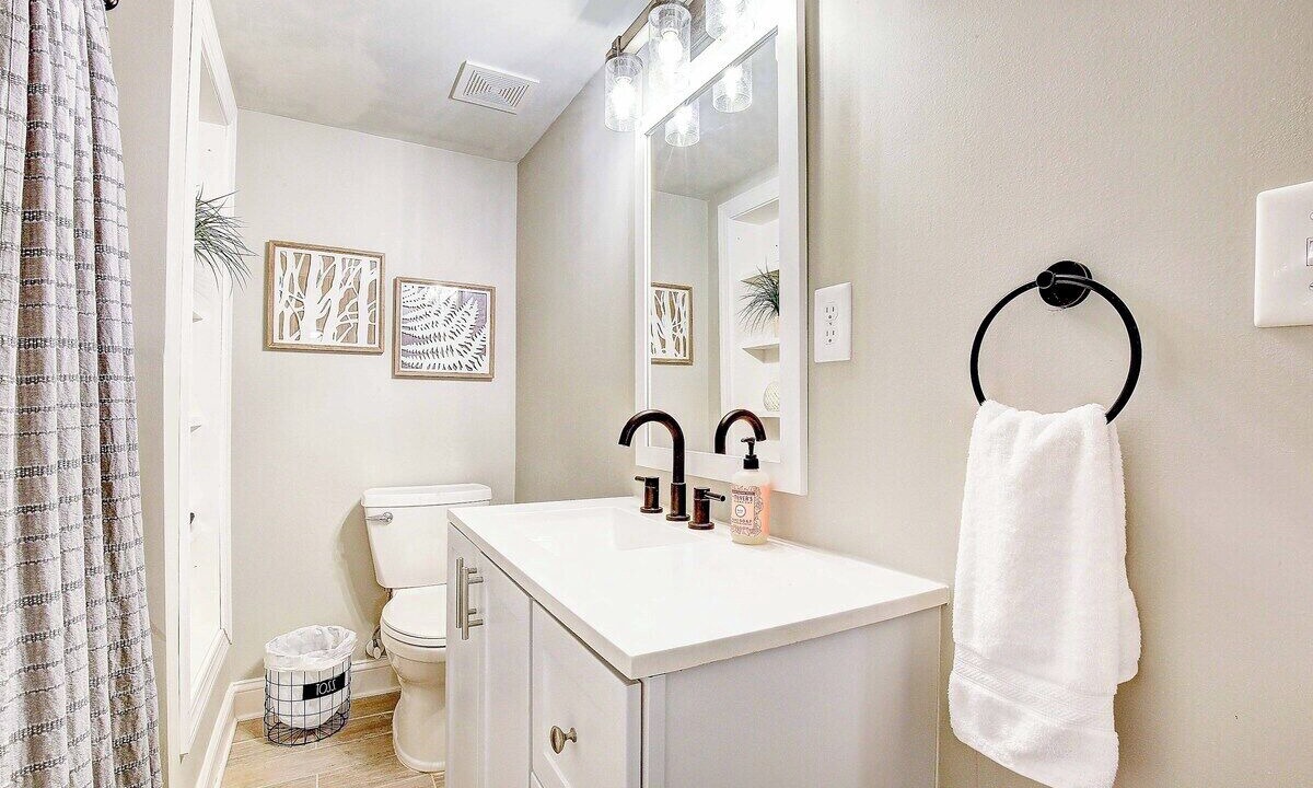 Photo of Bathroom in Lusby