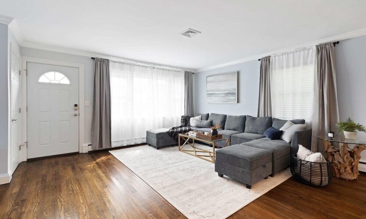 Photo of Bedroom in Cove - East Side - Shippan