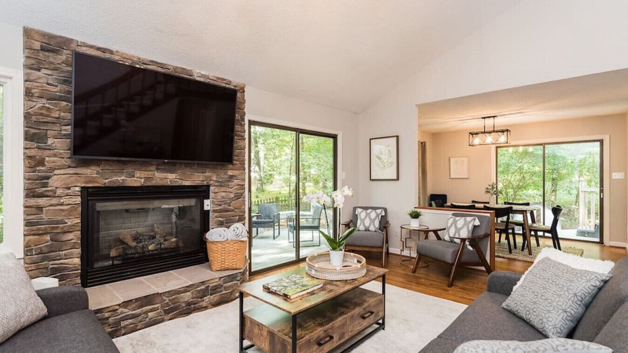 Photo of Livingroom in Chapel Hill