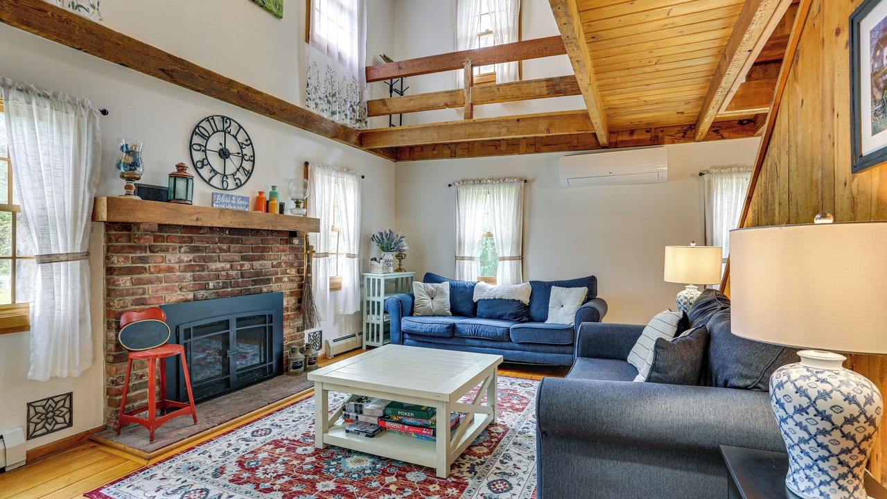 Photo of Livingroom in Greentown
