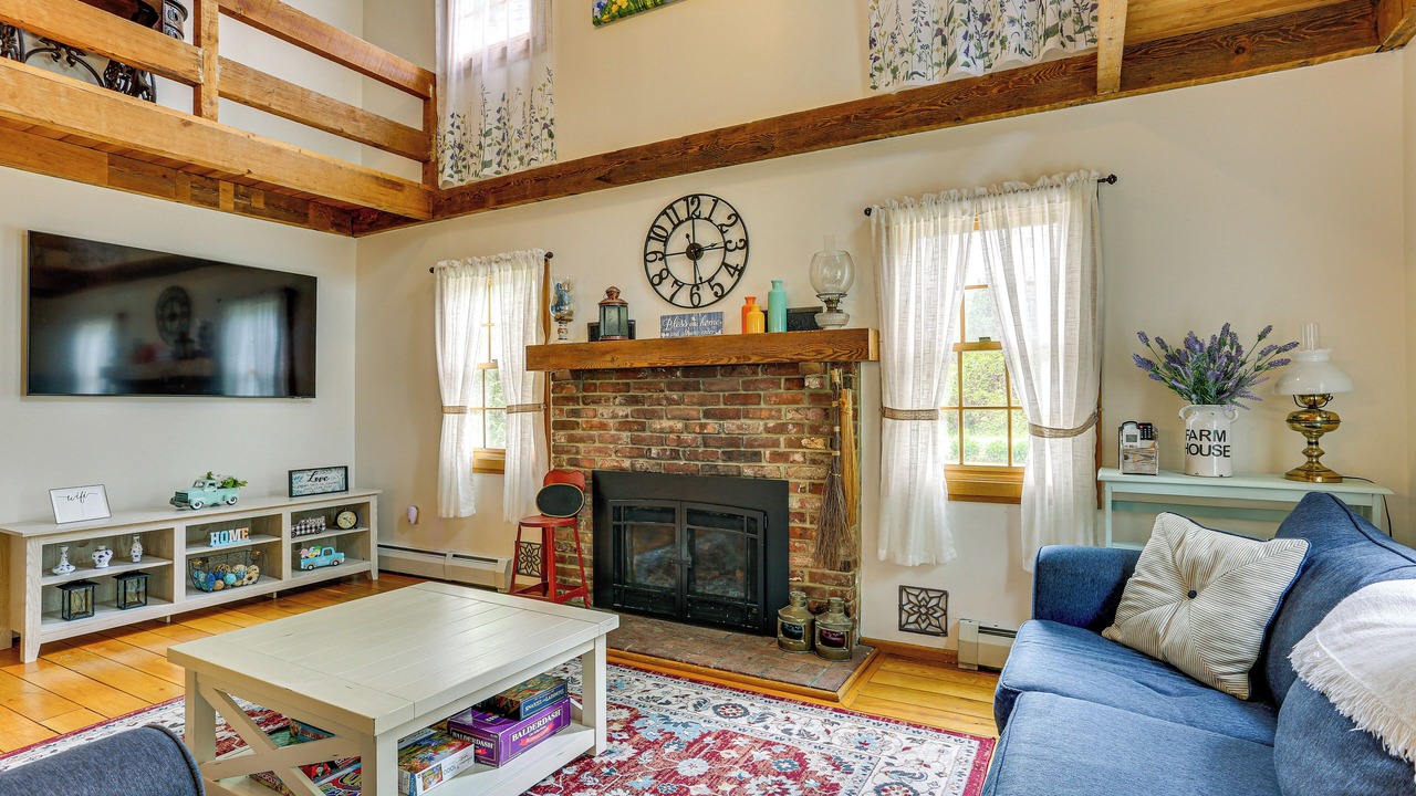 Photo of Livingroom in Greentown