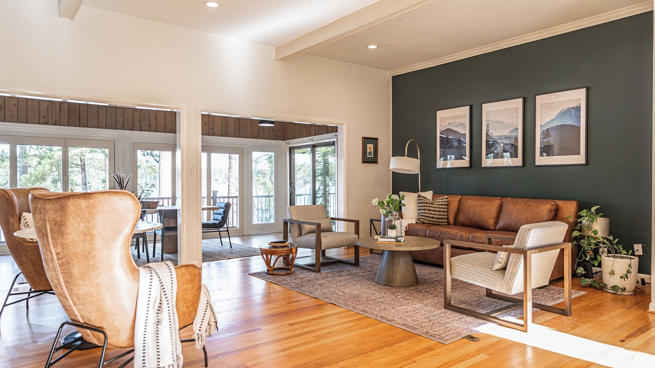 Photo of Livingroom in Whispering Pines