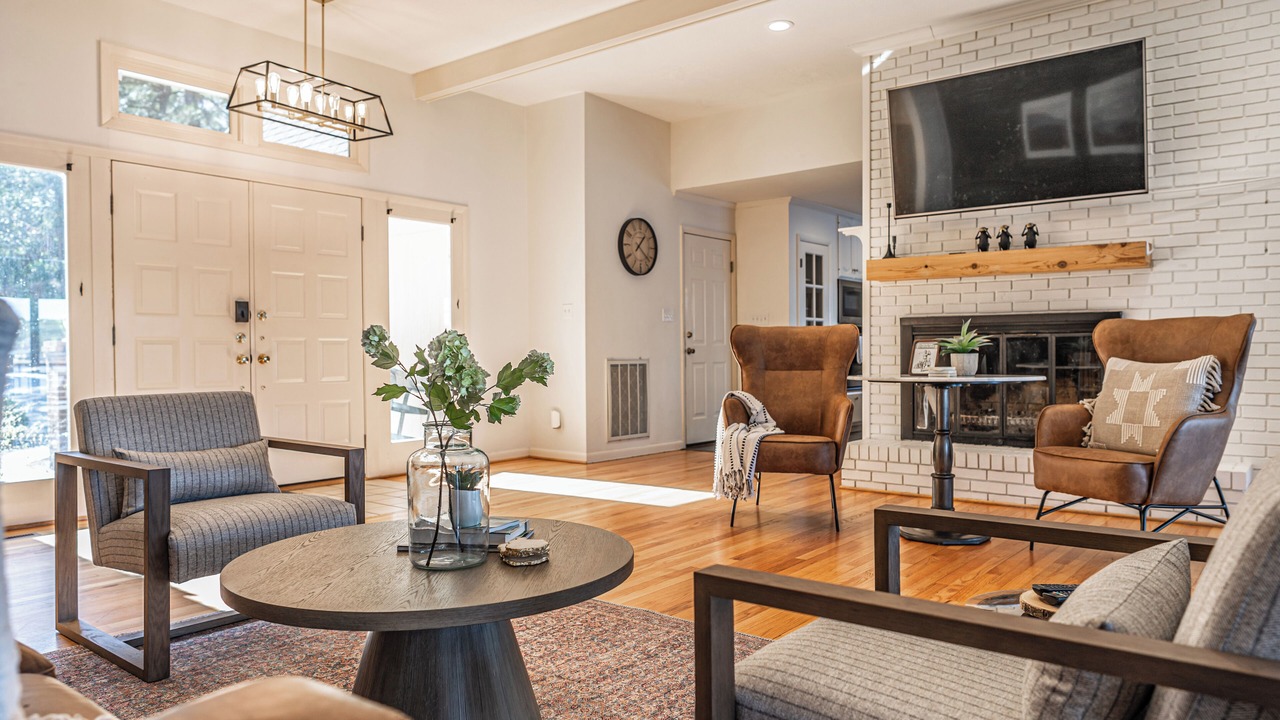 Photo of Livingroom in Whispering Pines