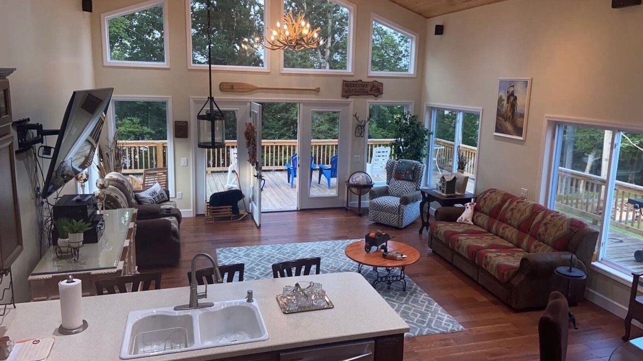 Photo of Livingroom in Keslers Cross Lanes