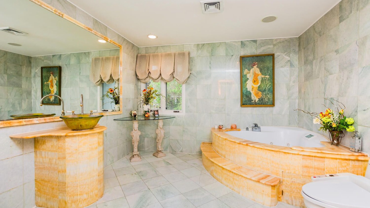 Photo of Bathroom in Riverdale