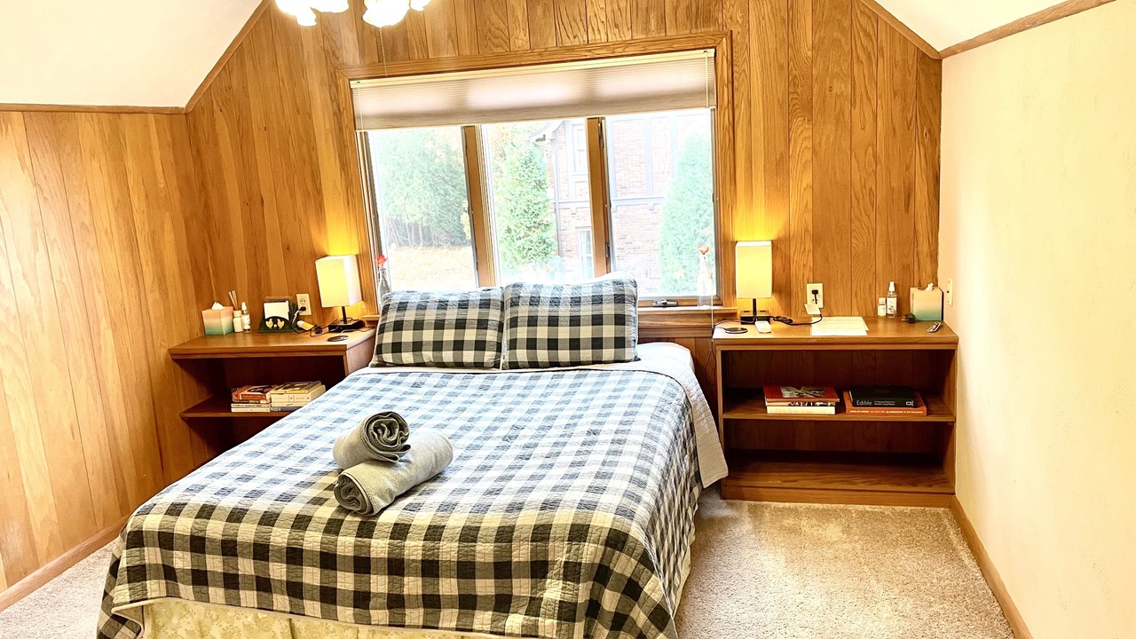 Photo of Bedroom in Fairlawn Heights