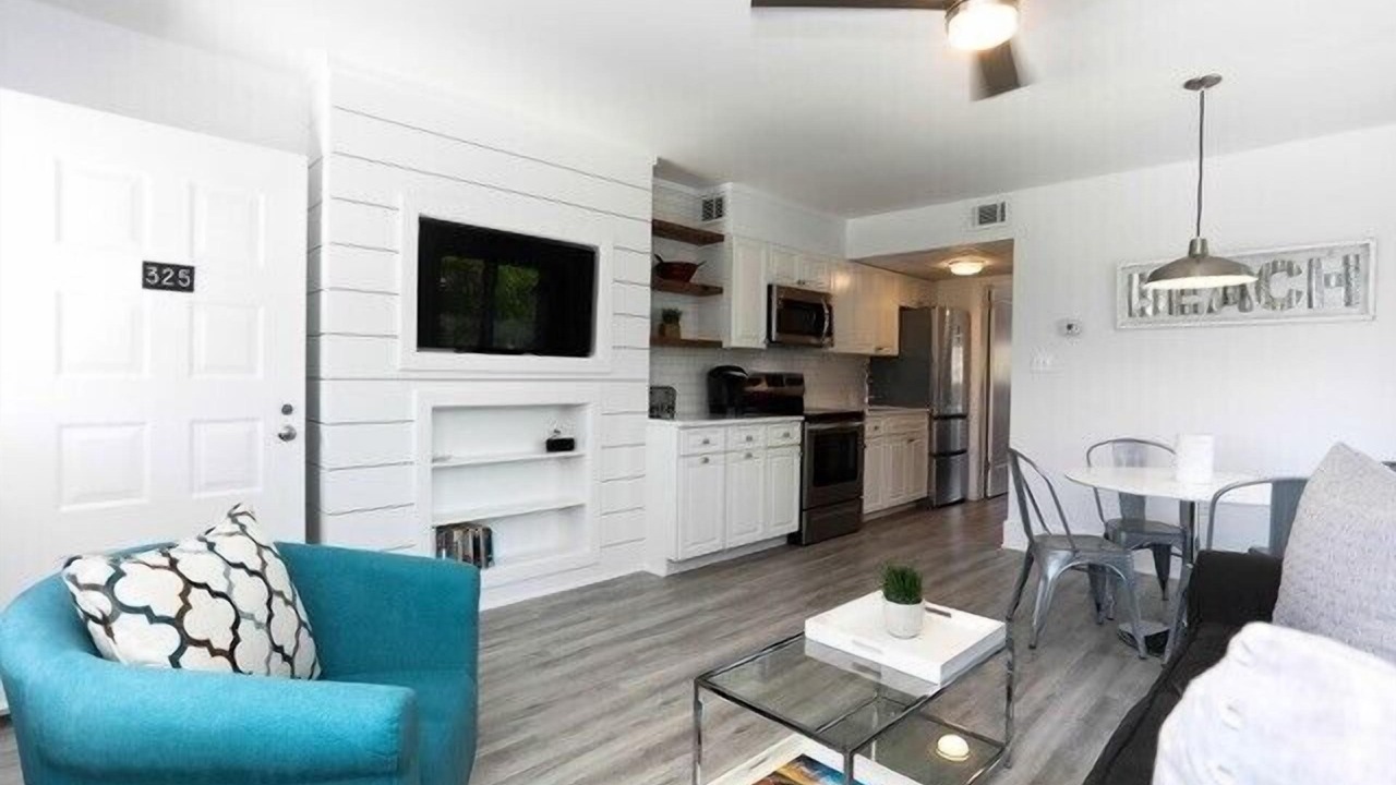 Photo of Livingroom in Admiral Estates