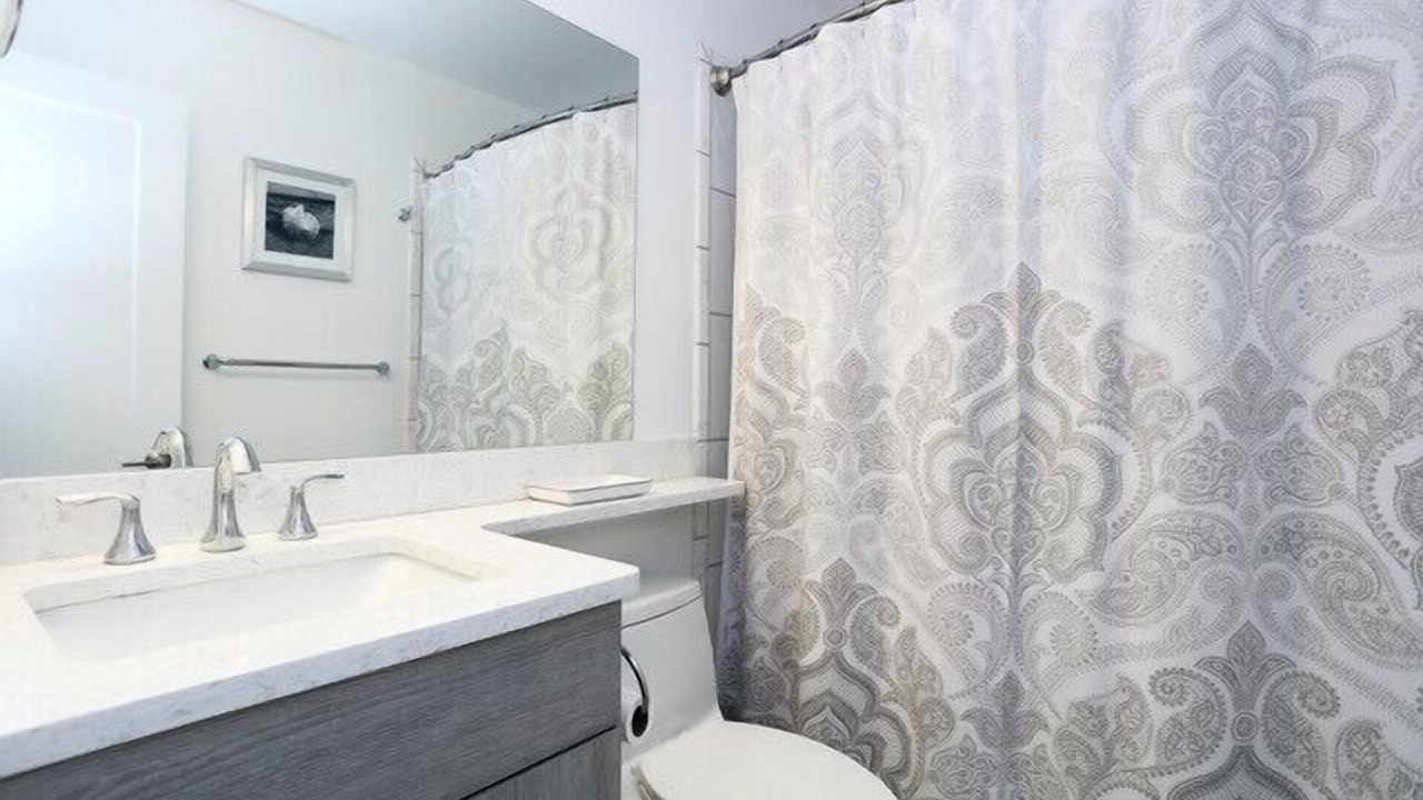 Photo of Bathroom in Admiral Estates