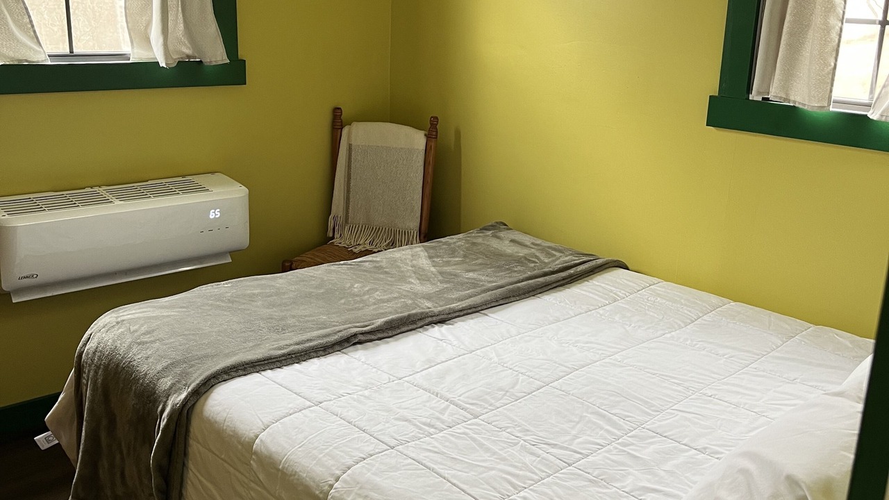 Photo of Bedroom in Nelsonville