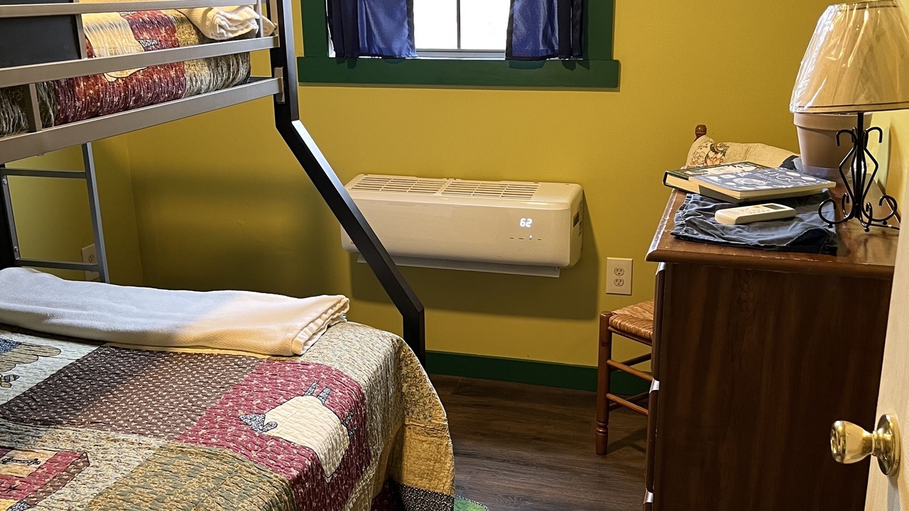 Photo of Bedroom in Nelsonville