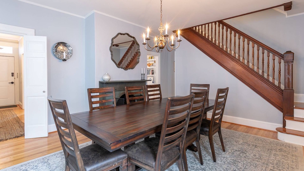 Photo of Livingroom in Historic District