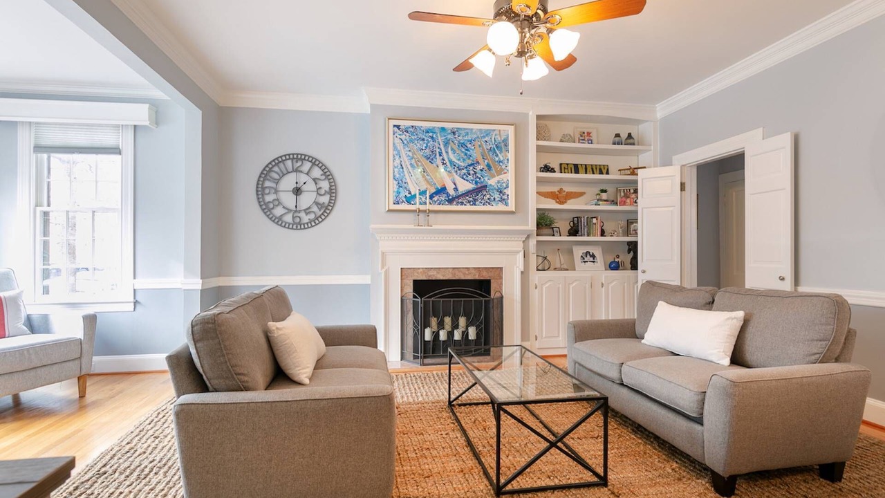 Photo of Livingroom in Historic District