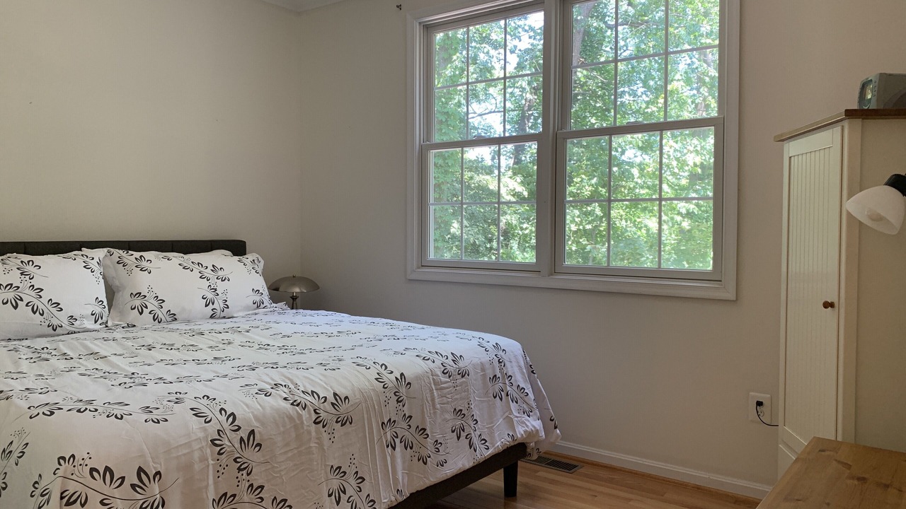 Photo of Bedroom in Edgewater