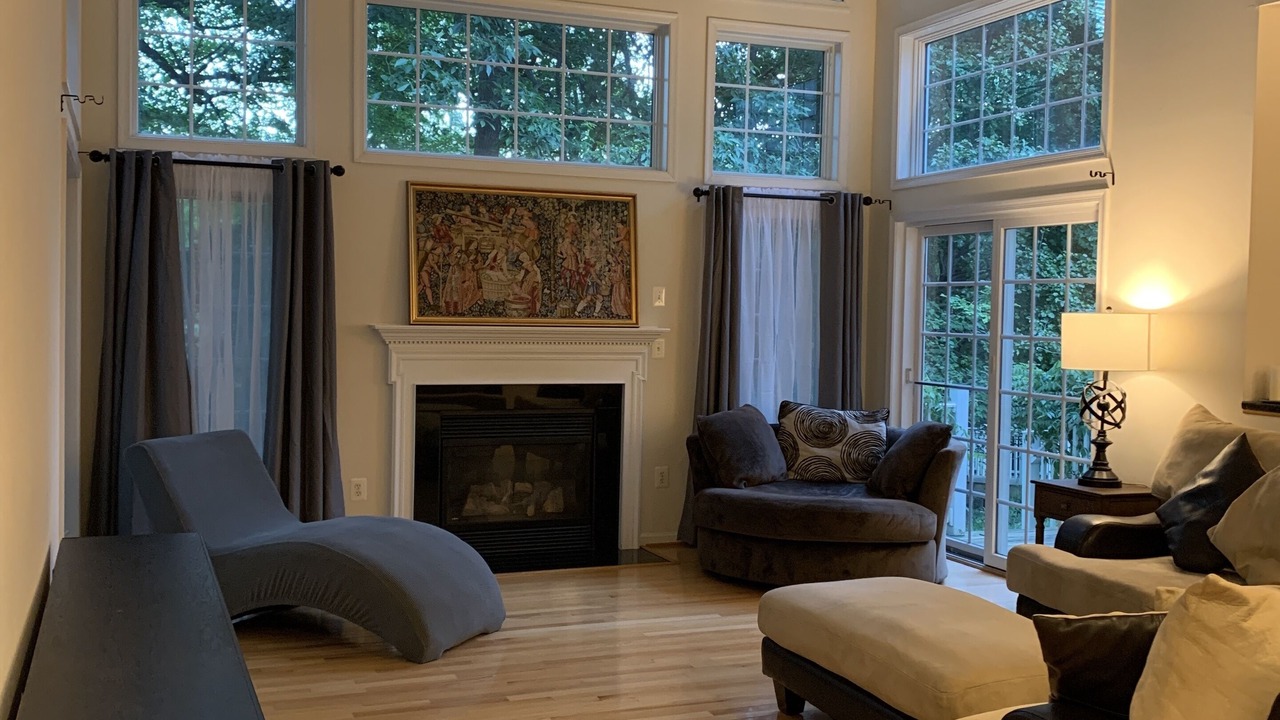 Photo of Livingroom in Edgewater