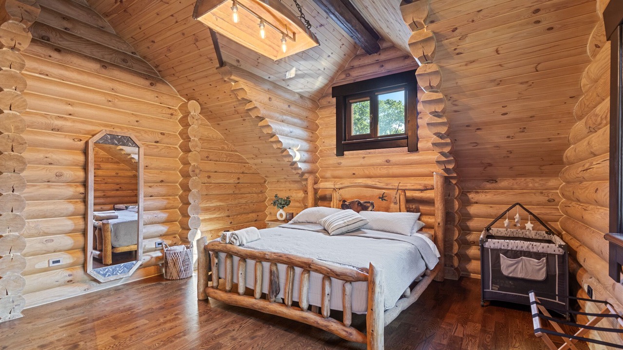 Photo of Bedroom in Henryville